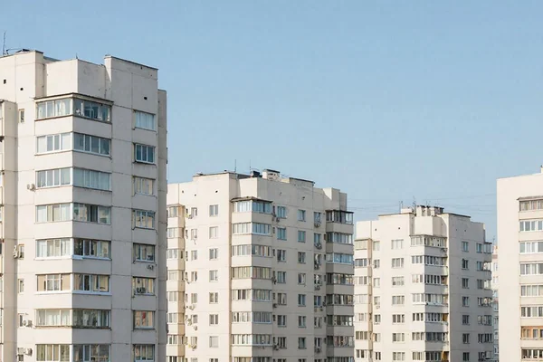 Визуализация E-E-A-T факторов для агентства недвижимости в генеративной оптимизации